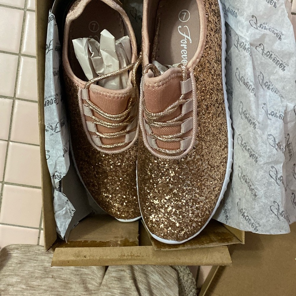 ROSEGOLD SHIMMER SNEAKERS NIB SIZE 7 by FOREVER LINK